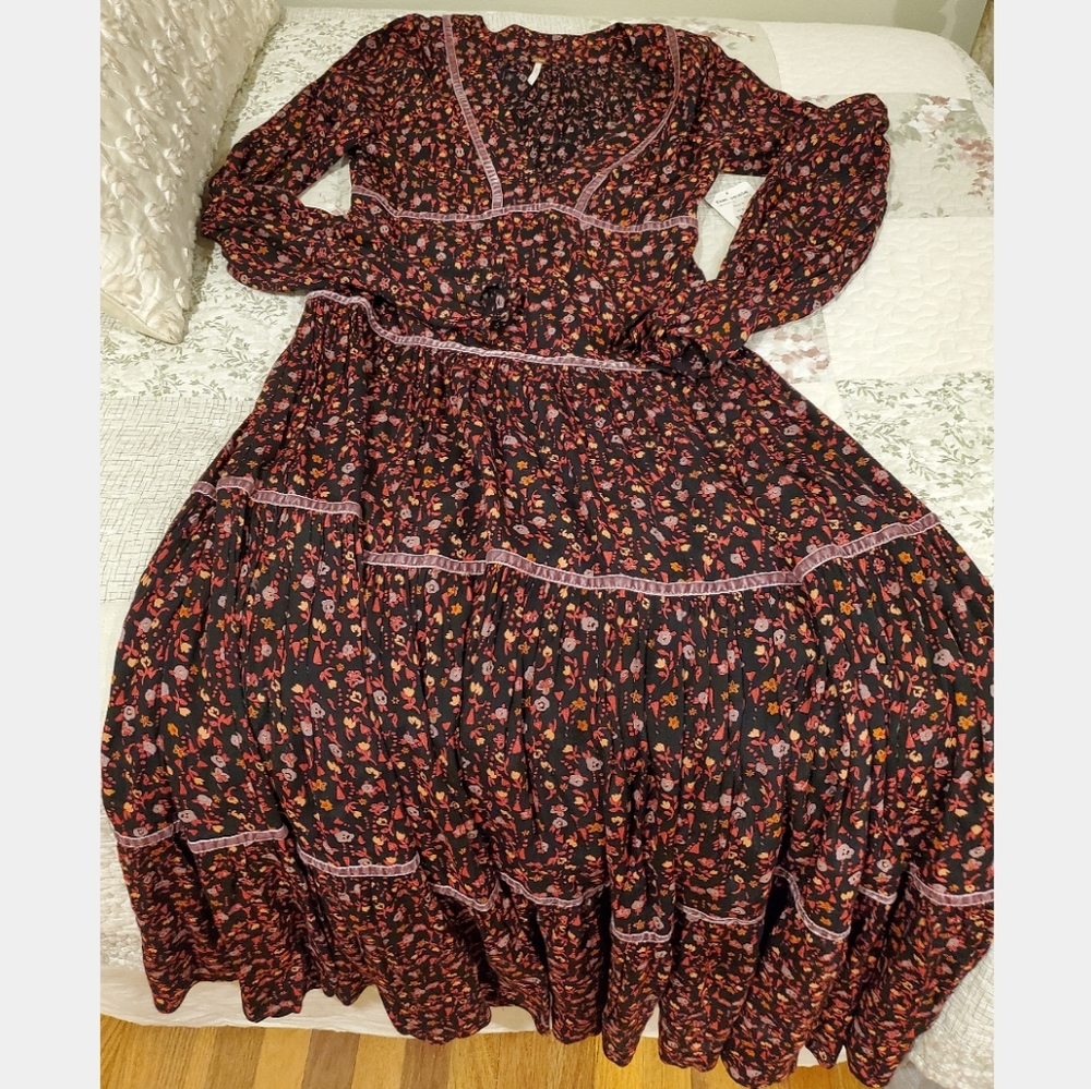 What A Feeling Midi Dress - Picture 4 of 7